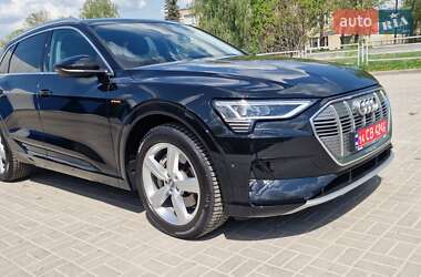 Внедорожник / Кроссовер Audi e-tron 2021 в 