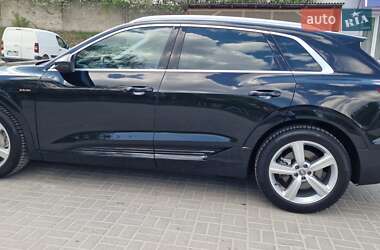 Внедорожник / Кроссовер Audi e-tron 2021 в 