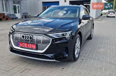 Внедорожник / Кроссовер Audi e-tron 2021 в 