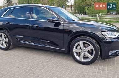 Внедорожник / Кроссовер Audi e-tron 2021 в 