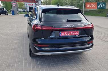 Внедорожник / Кроссовер Audi e-tron 2021 в 
