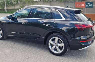 Внедорожник / Кроссовер Audi e-tron 2021 в 