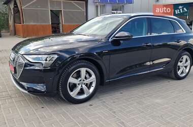 Внедорожник / Кроссовер Audi e-tron 2021 в 