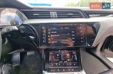 Внедорожник / Кроссовер Audi e-tron 2021 в 