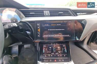 Внедорожник / Кроссовер Audi e-tron 2021 в 