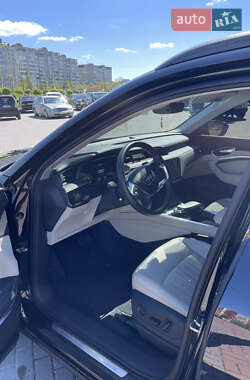 Внедорожник / Кроссовер Audi e-tron 2021 в 