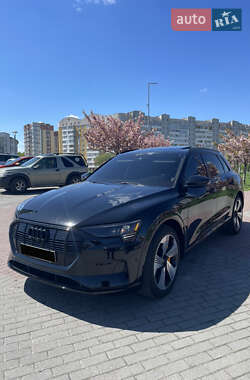 Внедорожник / Кроссовер Audi e-tron 2021 в 