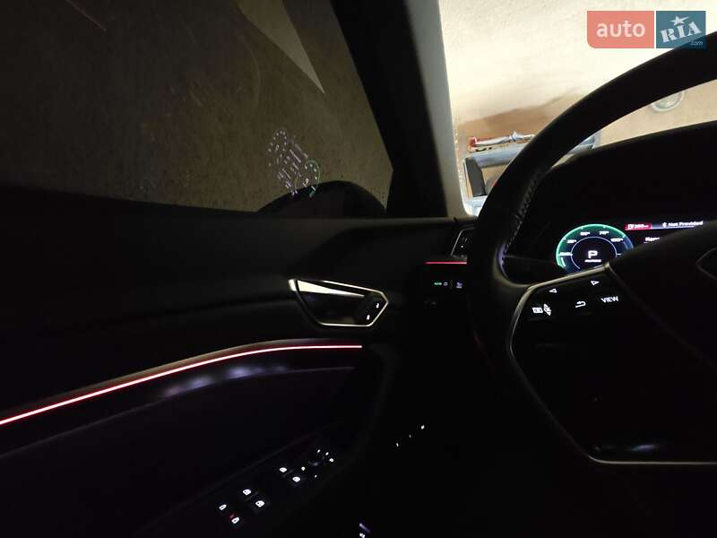 Позашляховик / Кросовер Audi e-tron 2020 в Ужгороді