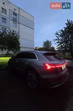 Внедорожник / Кроссовер Audi e-tron 2020 в 