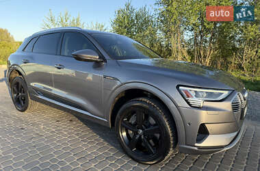 Внедорожник / Кроссовер Audi e-tron 2019 в 