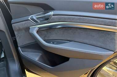 Внедорожник / Кроссовер Audi e-tron 2019 в 