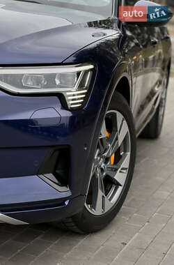 Внедорожник / Кроссовер Audi e-tron 2020 в 