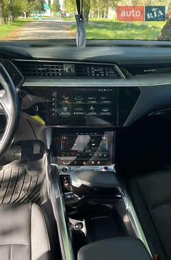Внедорожник / Кроссовер Audi e-tron 2021 в 