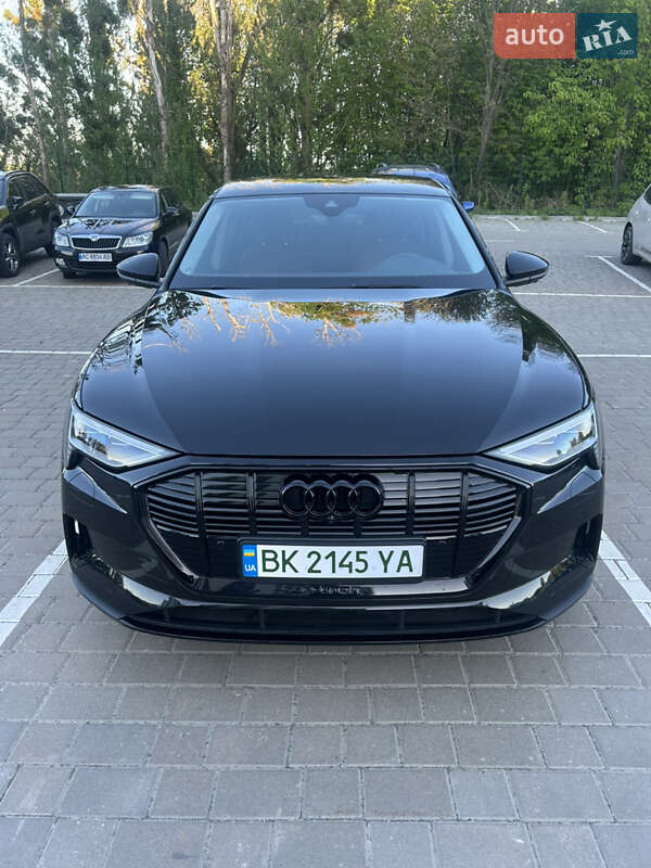 Позашляховик / Кросовер Audi e-tron 2020 в 