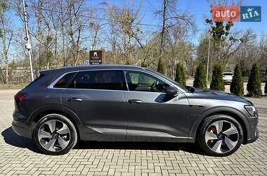 Внедорожник / Кроссовер Audi e-tron 2019 в 