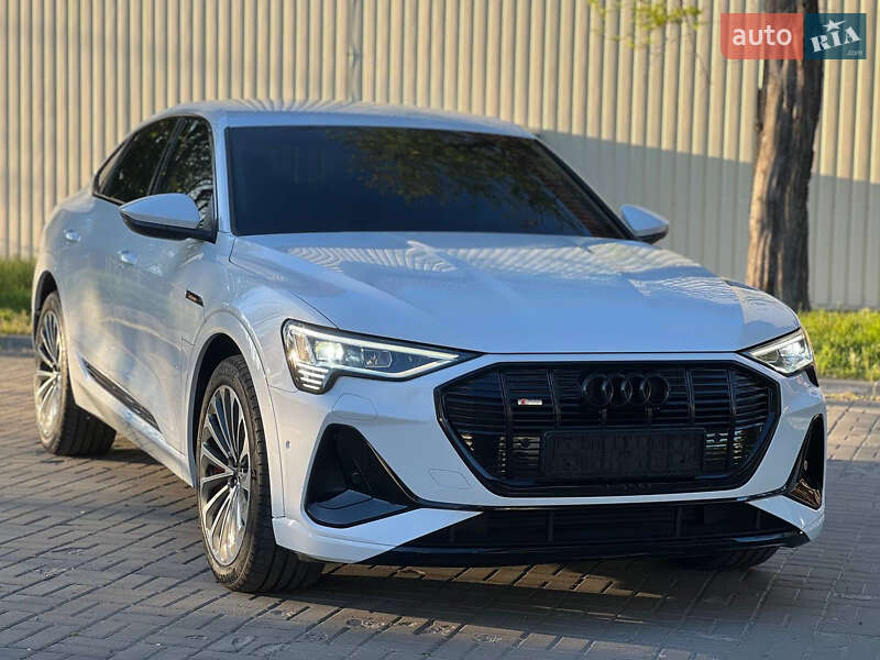 Позашляховик / Кросовер Audi e-tron 2022 в Дніпрі
