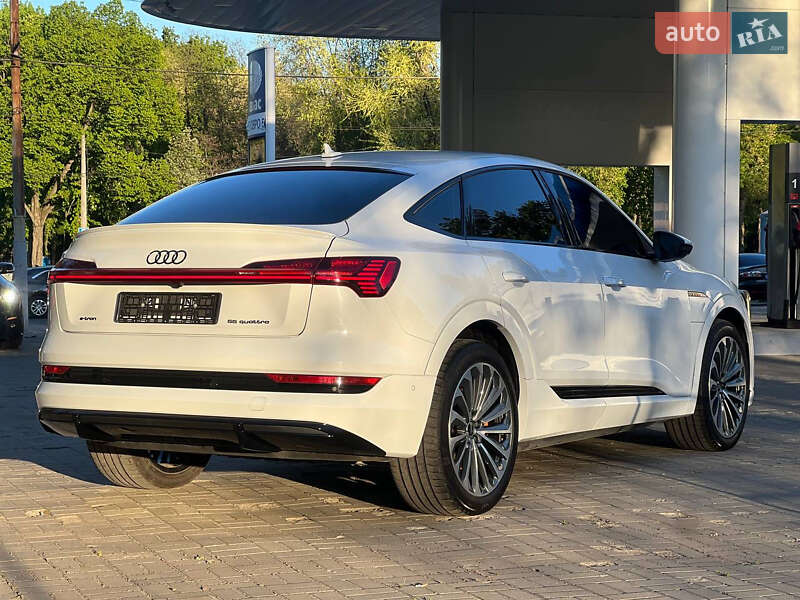 Позашляховик / Кросовер Audi e-tron 2022 в Дніпрі