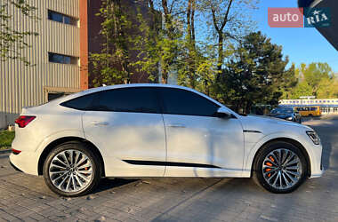 Внедорожник / Кроссовер Audi e-tron 2022 в 