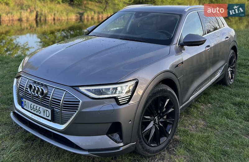 Внедорожник / Кроссовер Audi e-tron 2019 в 