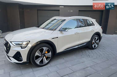 Внедорожник / Кроссовер Audi e-tron 2020 в 