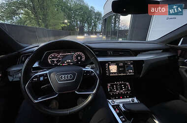 Внедорожник / Кроссовер Audi e-tron 2020 в 