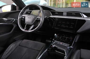 Внедорожник / Кроссовер Audi e-tron 2020 в 