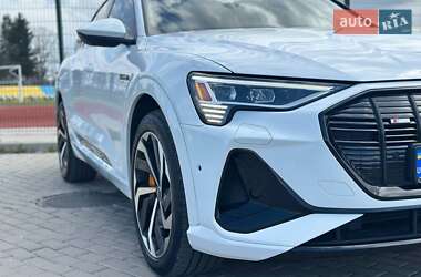 Внедорожник / Кроссовер Audi e-tron 2021 в 