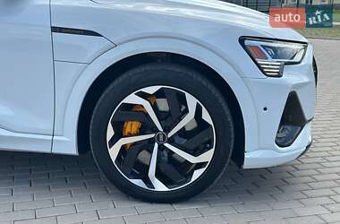 Внедорожник / Кроссовер Audi e-tron 2021 в 
