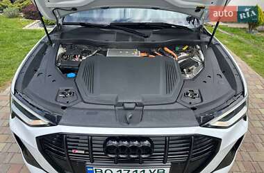 Внедорожник / Кроссовер Audi e-tron 2021 в 