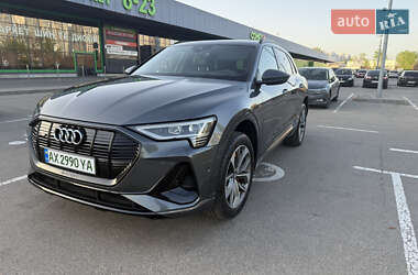 Внедорожник / Кроссовер Audi e-tron 2020 в 