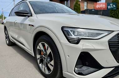 Внедорожник / Кроссовер Audi e-tron 2021 в 