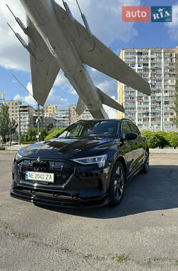 Внедорожник / Кроссовер Audi e-tron 2022 в 