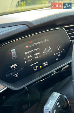 Внедорожник / Кроссовер Audi e-tron 2022 в 