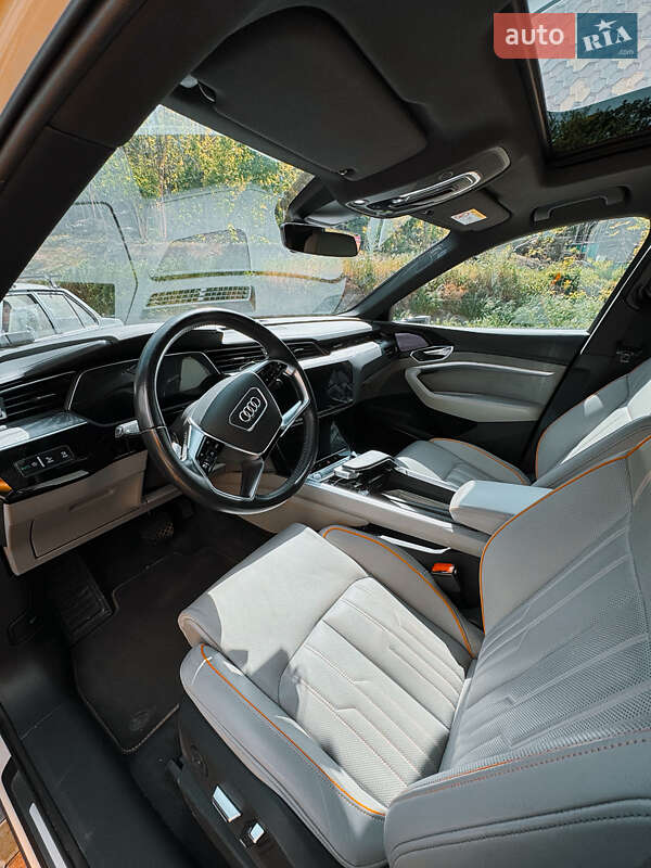 Внедорожник / Кроссовер Audi e-tron 2019 в Одессе фото 25 Внедорожник / Кроссовер Audi e-tron 2019 в Одессе