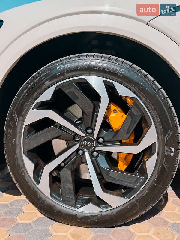 Внедорожник / Кроссовер Audi e-tron 2019 в Одессе фото 30 Внедорожник / Кроссовер Audi e-tron 2019 в Одессе