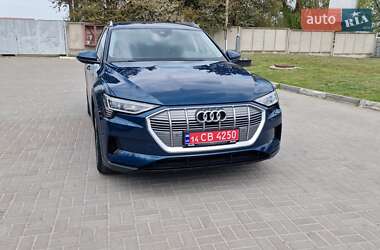 Внедорожник / Кроссовер Audi e-tron 2020 в 
