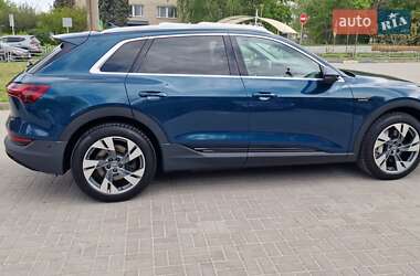 Внедорожник / Кроссовер Audi e-tron 2020 в 