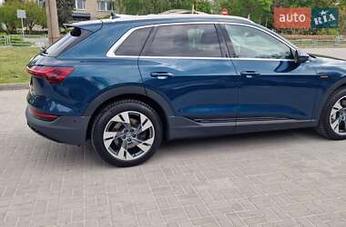 Внедорожник / Кроссовер Audi e-tron 2020 в 