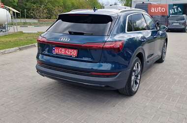 Внедорожник / Кроссовер Audi e-tron 2020 в 
