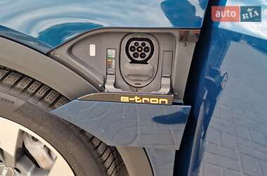 Внедорожник / Кроссовер Audi e-tron 2020 в 