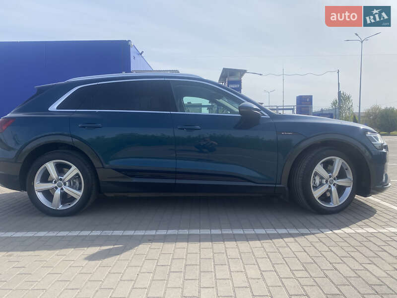 Позашляховик / Кросовер Audi e-tron 2020 в Дубні