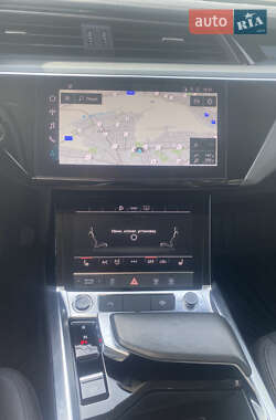 Внедорожник / Кроссовер Audi e-tron 2020 в 