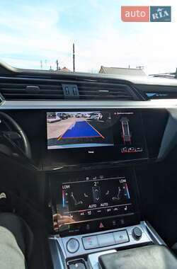 Внедорожник / Кроссовер Audi e-tron 2020 в 