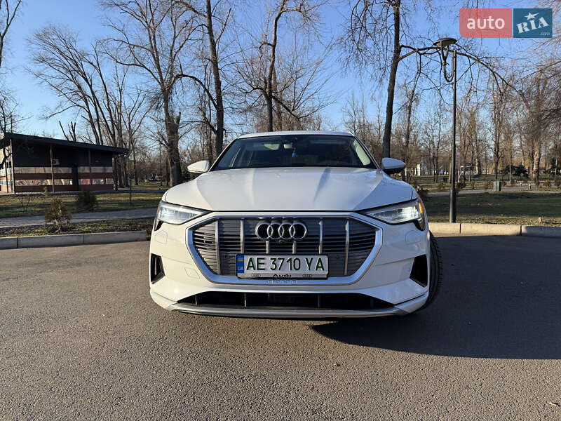 Внедорожник / Кроссовер Audi e-tron 2019 в Кривом Роге