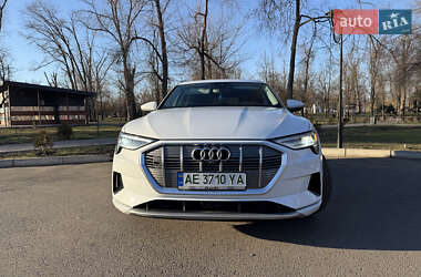 Внедорожник / Кроссовер Audi e-tron 2019 в 