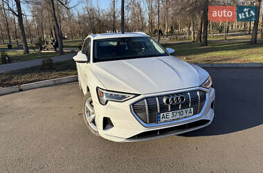 Внедорожник / Кроссовер Audi e-tron 2019 в 