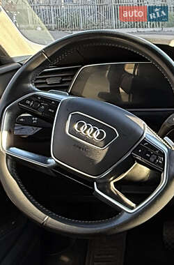 Внедорожник / Кроссовер Audi e-tron 2019 в 