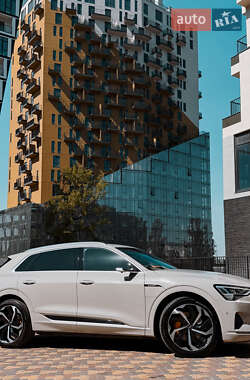Внедорожник / Кроссовер Audi e-tron 2019 в 