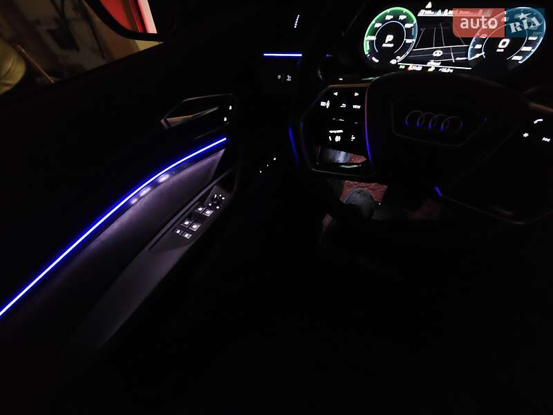 Позашляховик / Кросовер Audi e-tron 2019 в Гайвороні