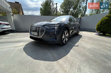 Внедорожник / Кроссовер Audi e-tron 2019 в 